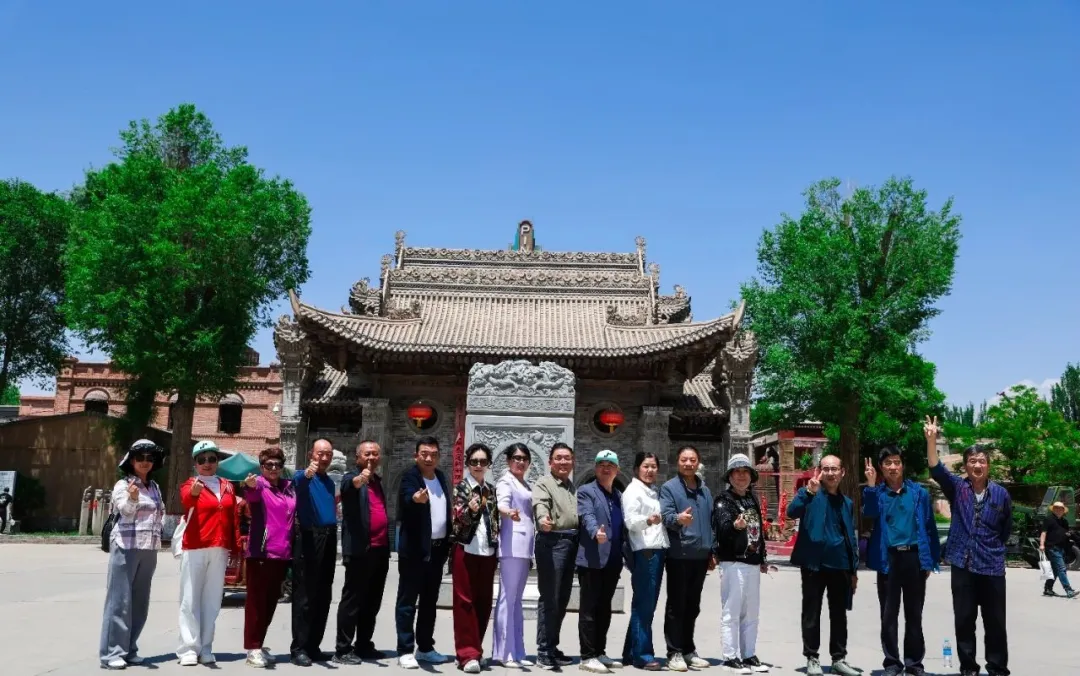 聚合盈集团全球战略升级发布会暨祈福盛典在青海圆满落幕(图9) 聚合盈集团全球战略升级发布会暨祈福盛典在青海圆满落幕(图9)